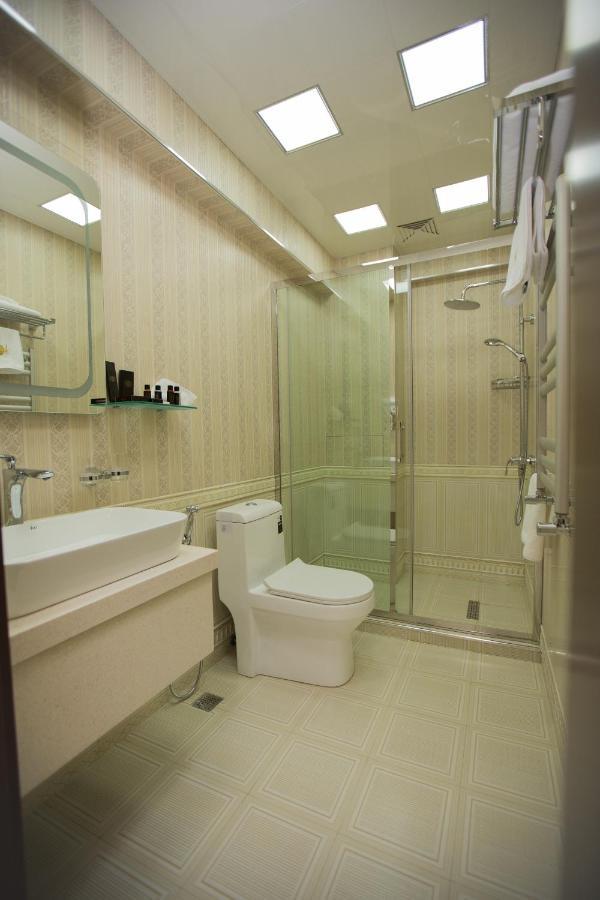Baku Hotel غانيا المظهر الخارجي الصورة