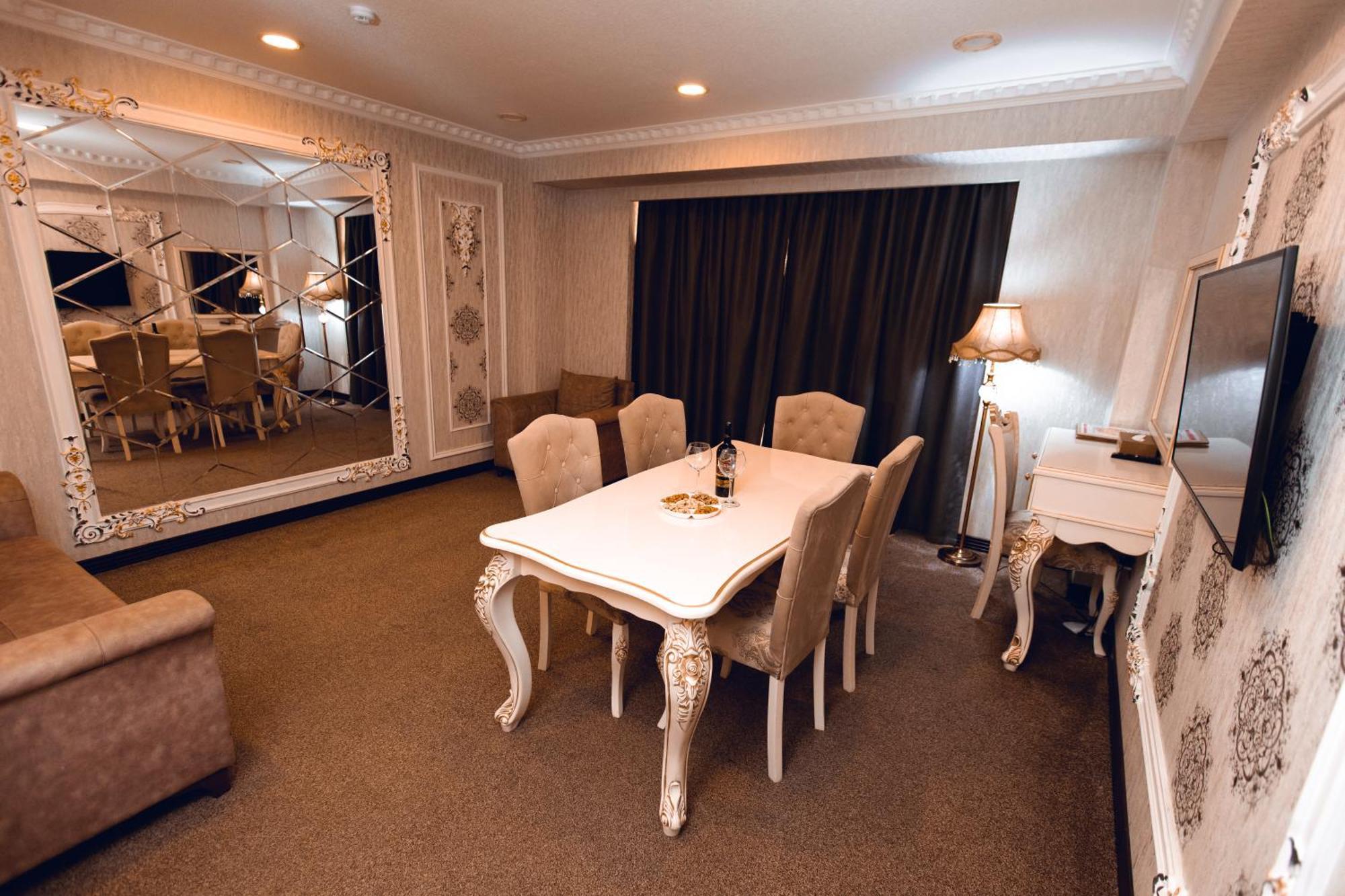 Baku Hotel غانيا المظهر الخارجي الصورة