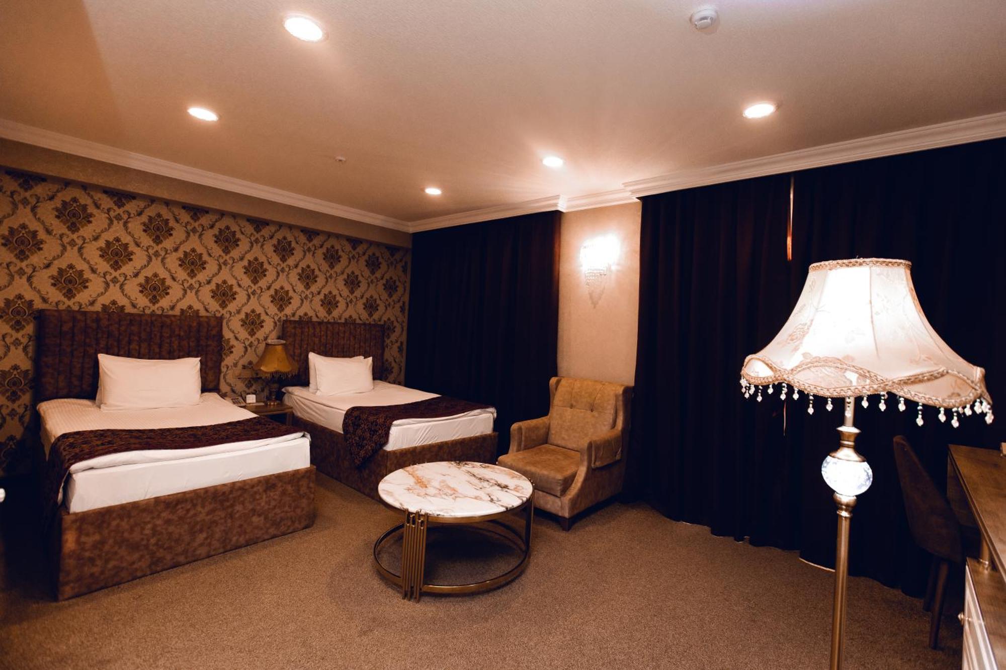 Baku Hotel غانيا المظهر الخارجي الصورة