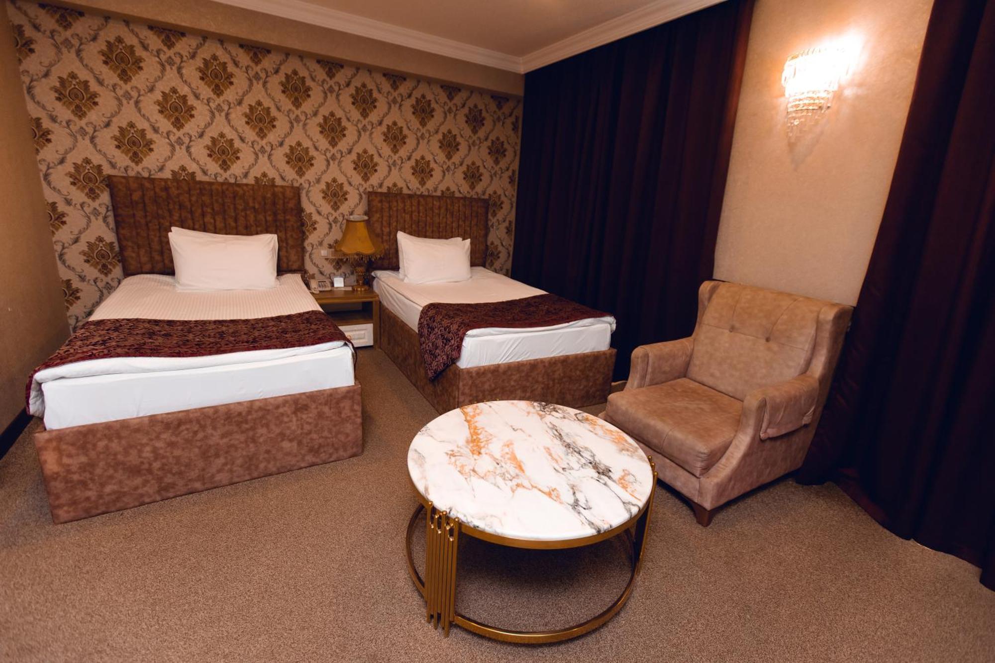 Baku Hotel غانيا المظهر الخارجي الصورة