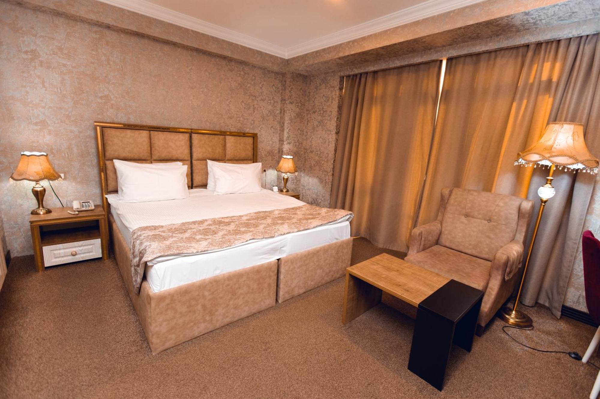 Baku Hotel غانيا المظهر الخارجي الصورة