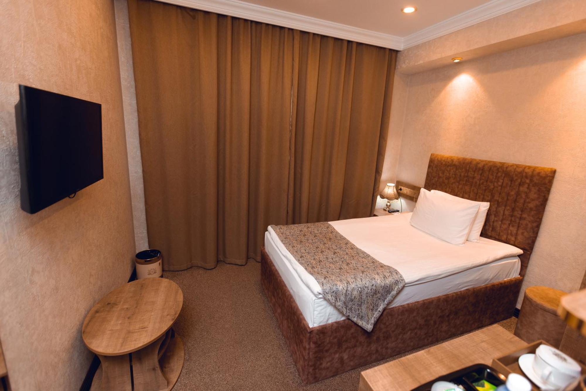 Baku Hotel غانيا المظهر الخارجي الصورة
